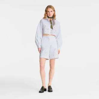 Blanc – Bermuda en gabardine brodé